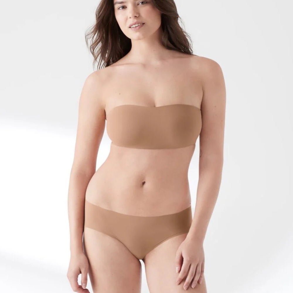 True & Co strapless True Body Convertible Bandeau Bra in Bronze